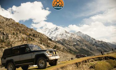Jeep safari arriving at Mahodand Lake, Kalam