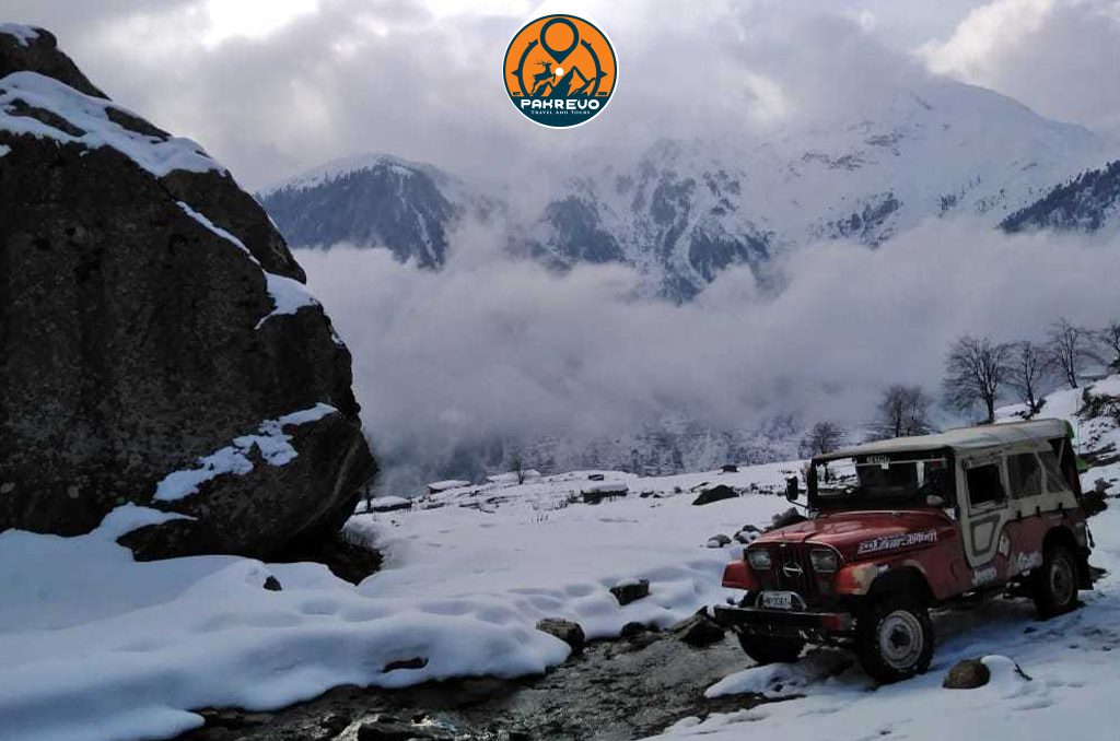 4x4 Jeep climbing the rocky trail to Shingri Top