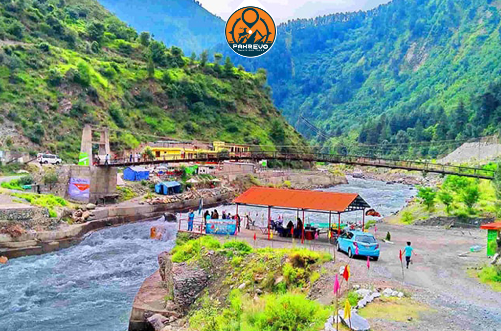 Tourists enjoying local shopping and food at Naran Bazaar