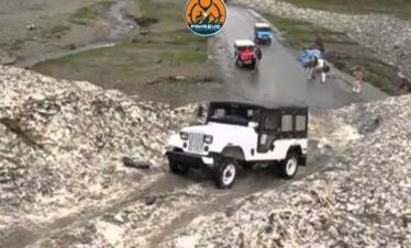 Students enjoying a jeep safari on the off‑road trails of Kaghan Valley