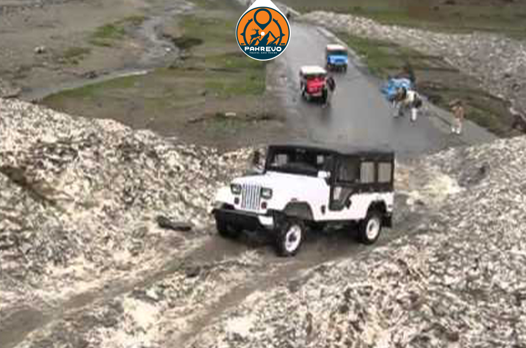 Students enjoying a jeep safari on the off‑road trails of Kaghan Valley