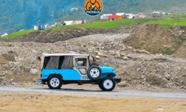 Students enjoying an off‑road jeep safari in Kaghan Valley